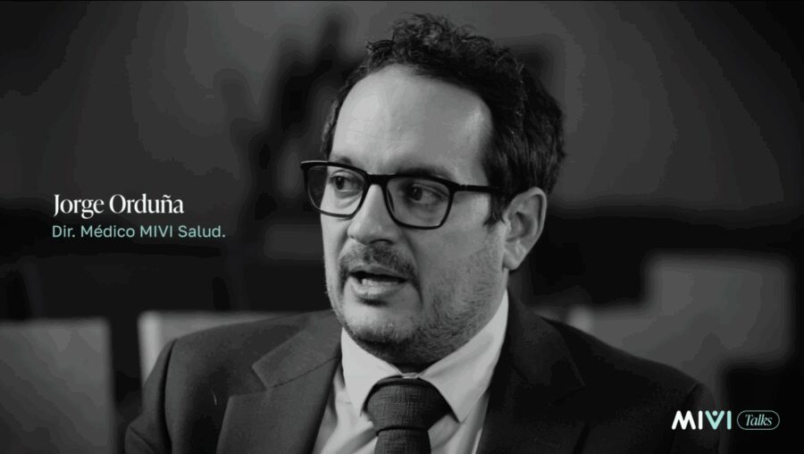 El Dr. Jorge Orduña, director médico de MIVI Salud, durante la entrevista de MIVI Talks